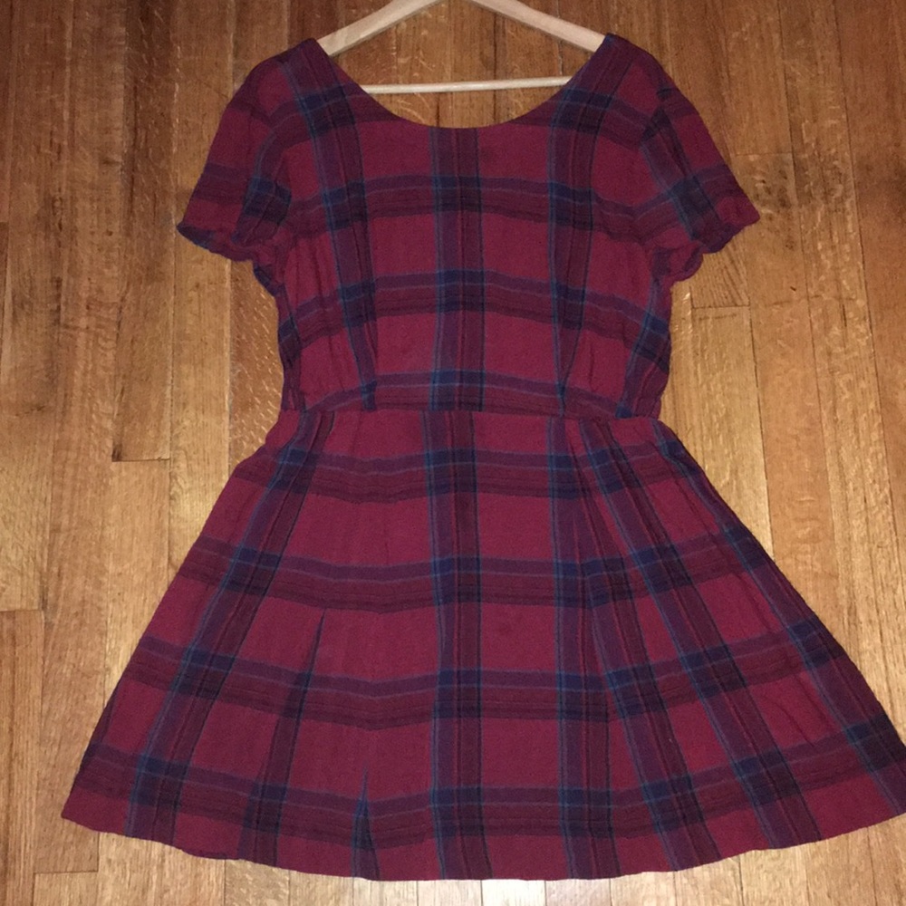 Hurley burgundy skater dress with “V” back.